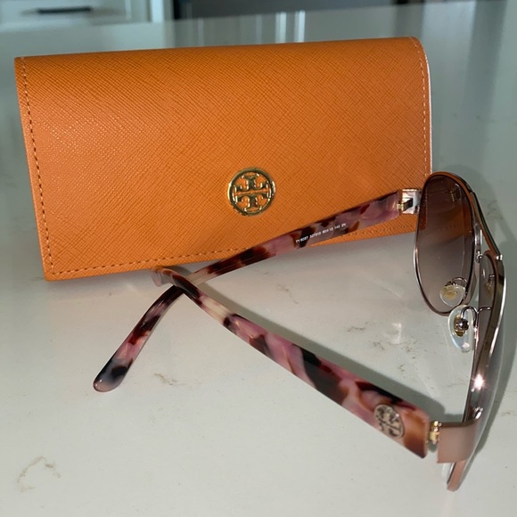 Tory Burch Rose Gold-Tone Aviator w/ Gradient Lens with case - Picture 1 of 7